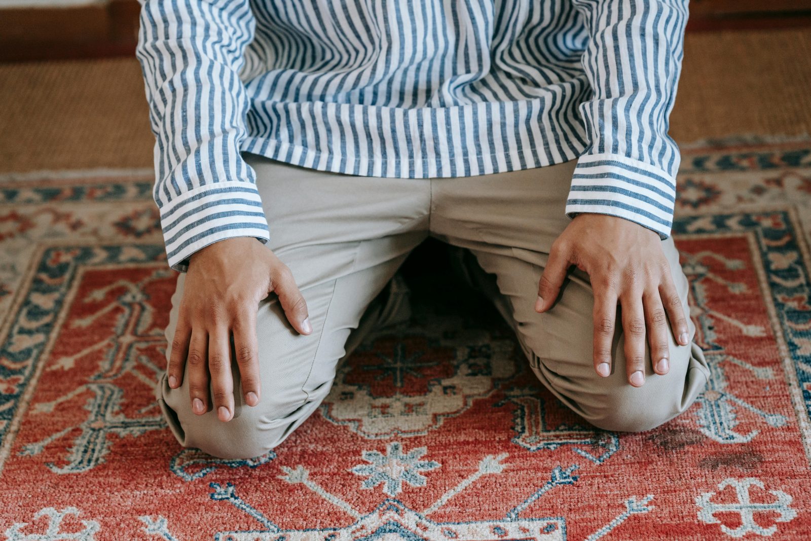 التخلف عن الصلوات وتأخيرها