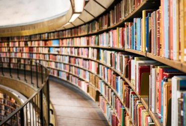 عمل مكتبة في المركز الصحي أو المستشفي تناسب جميع اللغات