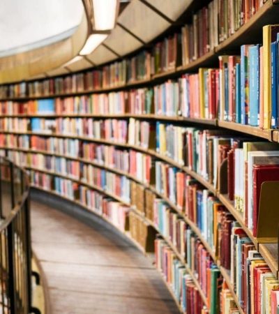 عمل مكتبة في المركز الصحي أو المستشفي تناسب جميع اللغات