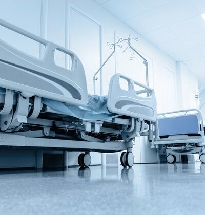 كشف العورات في المستشفيات ... الواقع والعلاج